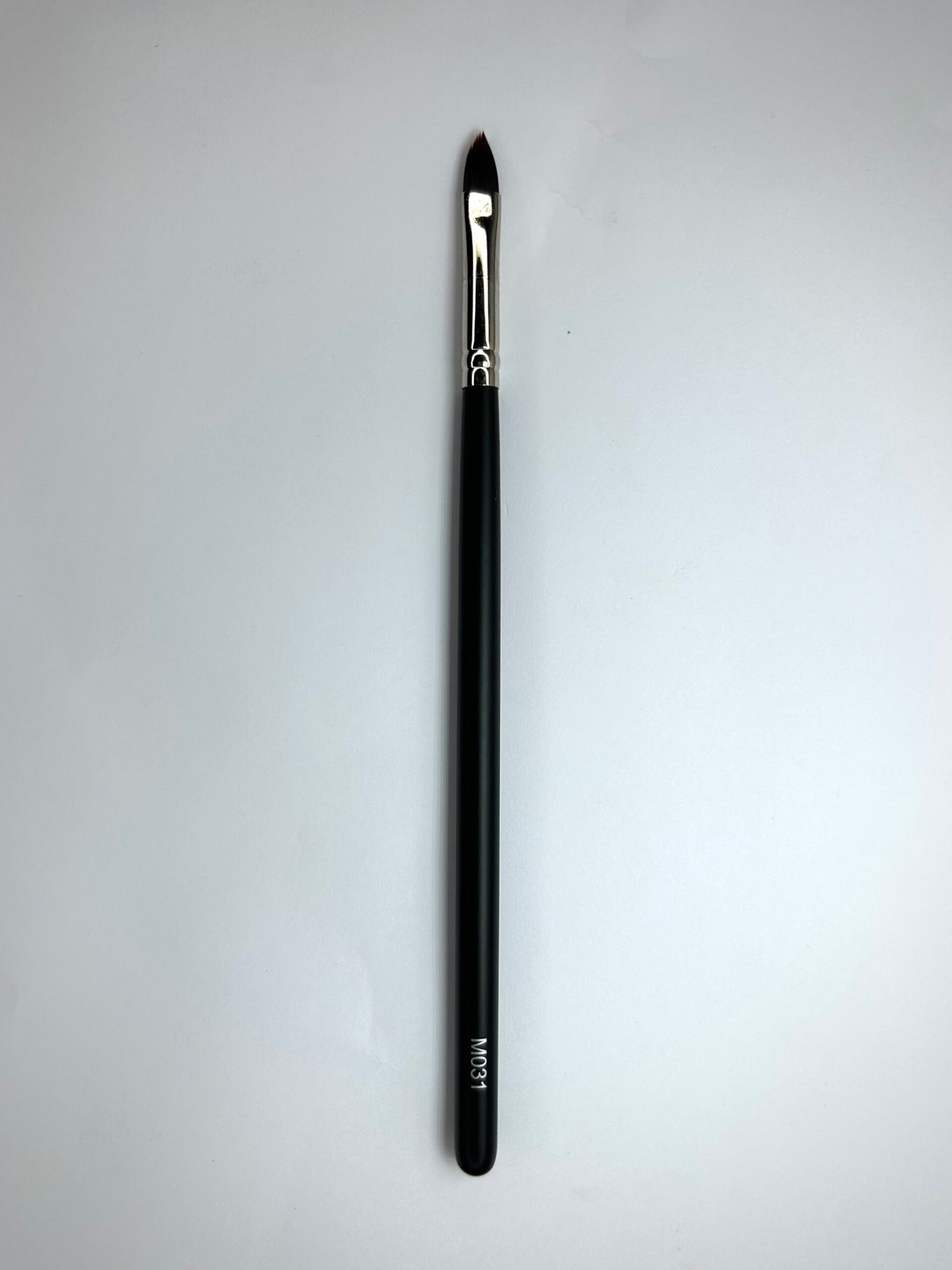 IMG-8986 M031 Lipstick Application Brush - Image 1
